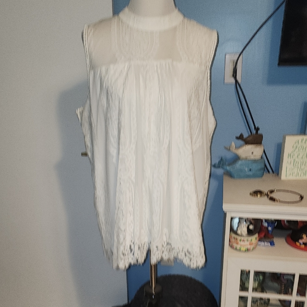 Chic Sleeveless White Lace Blouse